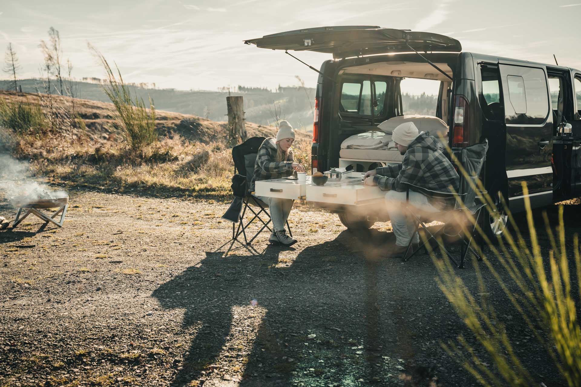 Die Pofe, Auszüge als Esstisch Die Pofe, Auszüge als Esstisch. DIE POFE - Das modulare Campingsystem für deinen Van.